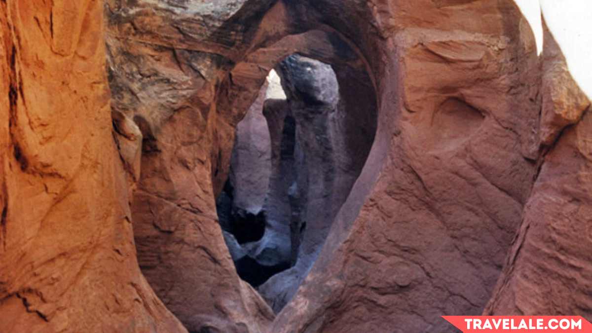 Exploring Peek a Boo Gulch