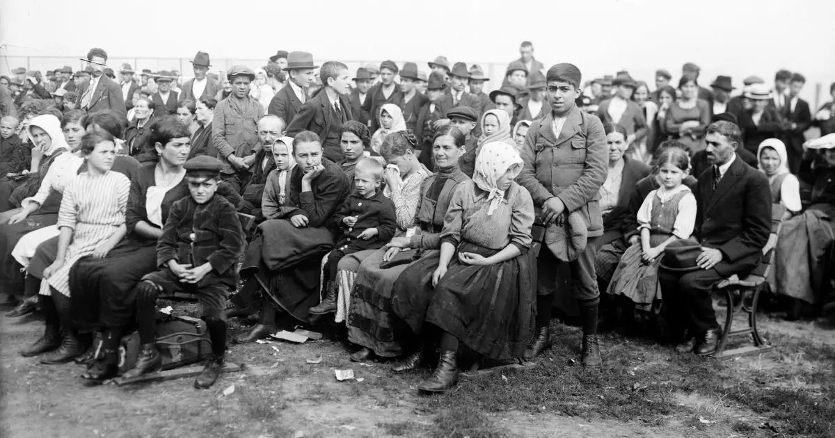 Immigrant History & East Village Nightlife