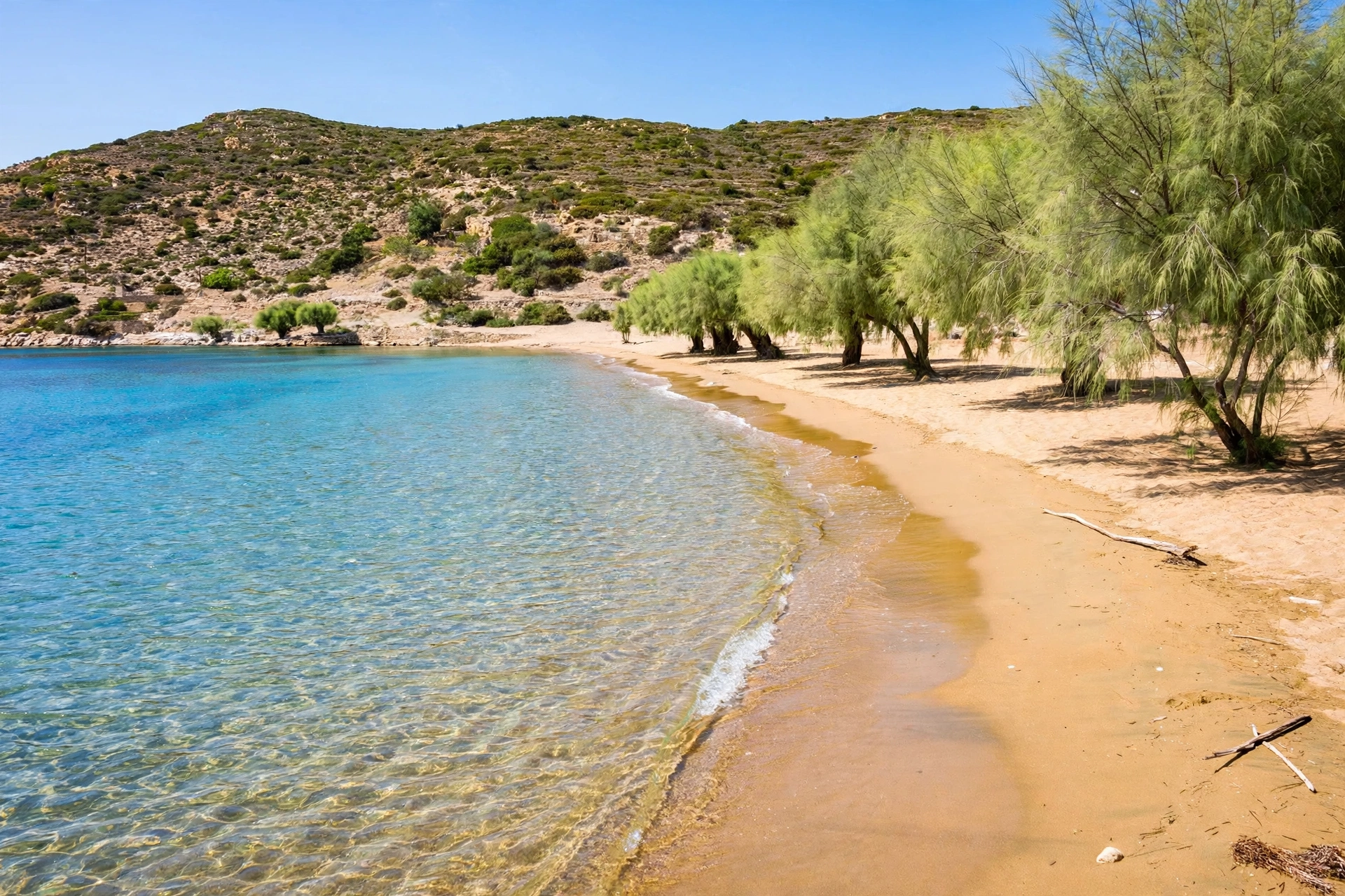 3 Days In Sifnos 11 Platis Gialos beach on Sifnos Greece with golden sand and turquoise water